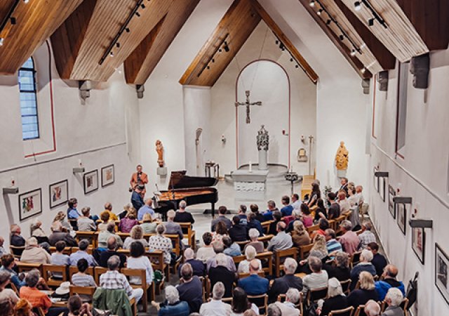 Die Kirche St. Mariä Namen wird multifunktional genutzt - für die Messe und ein umfangreiches Kulturprogramm. Fotonachweis: REGIONALE 2025 Agentur/Julia Holland